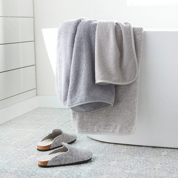 Norwex XL Ultra-Plush Bath Towel - Graphite